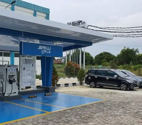 Tiang Listrik PLN Bakal Disulap Jadi Tempat Charger Mobil Listrik