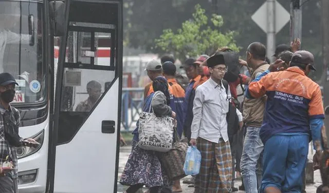 Kondisi tersebut membuat biaya hidup lebih tinggi, sehingga yang dipikirkan hanya meraih pendidikan tinggi dan bekerja keras sehingga melupakan pernikahan.