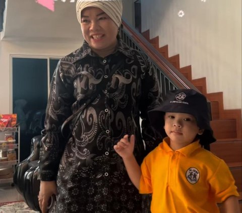 Potret Lucu dan Menggemaskannya Gala Sky Anak Mendiang Vanessa Angel dan Bibi Ardiansyah di Hari Pertama Sekolah