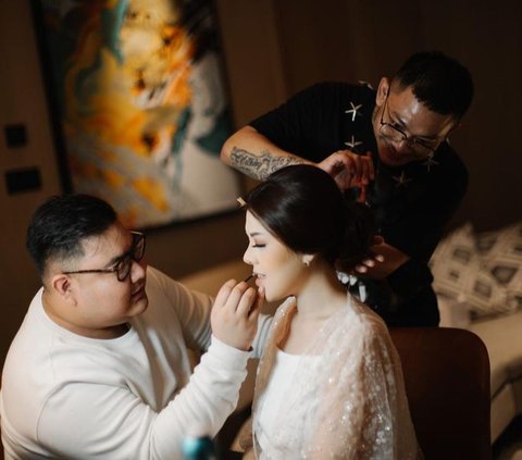 Berkonsep Intimate Wedding, Intip Momen Pernikahan Tina Toon di Bulan Juni yang Baru Dipublish