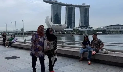 Banyaknya warga negara Indonesia yang pindah ke Singapura menyita perhatian publik.