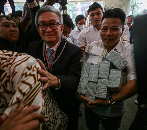 Terkait siapa pihak yang mengembalikan uang tersebut kepada Irwan Hermawan, Maqdir<br />berharap Tim Penyidik Khusus (Pidsus) Kejagung dapat mendalami hal tersebut.