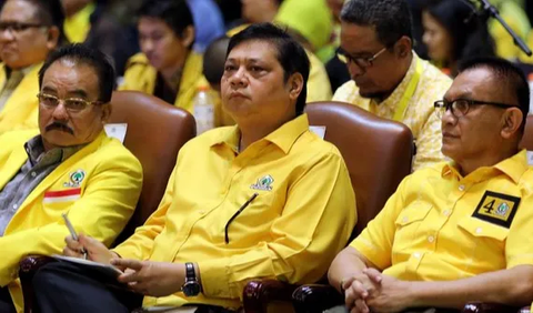 Airlangga menyatakan, Golkar masih solid sesuai keputusan rapat kerja nasional. Keputusan rakernas itu adalah memberikan mandat penuh kepada Airlangga untuk menentukan siapa capres, cawapres, dan koalisi yang akan Golkar pilih untuk Pilpres 2024.