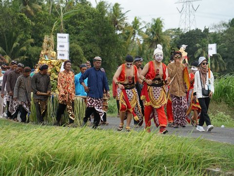 Ciri-ciri Tari Tradisional