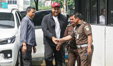 Maqdir enggan menyebut sosok yang mengembalikan uang senilai Rp27 miliar tersebut. Yang pasti, kata Maqdir, hal ini akan dikabarkan ke kejaksaan dalam rangka penanganan kasus korupsi BTS 4G BAKTI Kominfo.