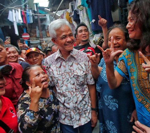 Ganjar Bebastugaskan Kepsek SMKN yang Tarik Pungli ke Siswa