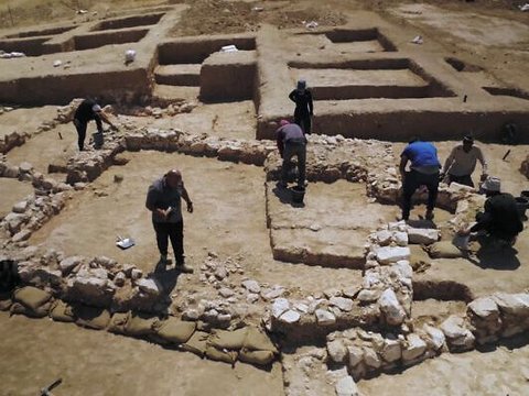 One of the Oldest Mosques in the World Found in Israel, Facing the Kaaba