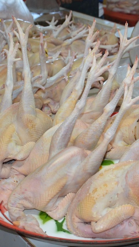 Ayam Capai Rp40 Ribu Per Kg, Ini Daftar Harga Sembako di Pasar Induk Rau Serang yang Masih Tinggi