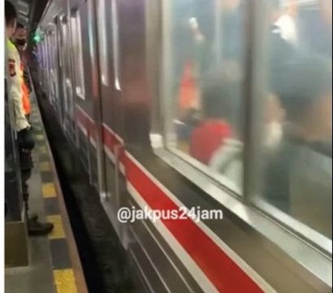 Viral Seorang Wanita Kepleset di Celah Peron Stasiun Sudirman, KAI Commuter: Kami Mohon Maaf