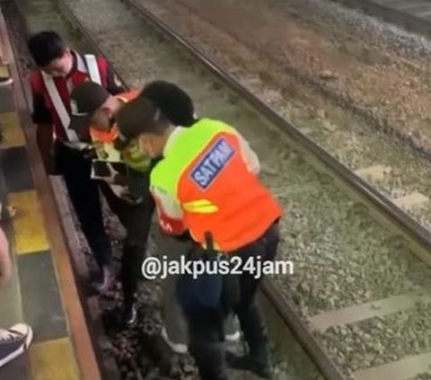 Viral Seorang Wanita Kepleset di Celah Peron Stasiun Sudirman, KAI Commuter: Kami Mohon Maaf