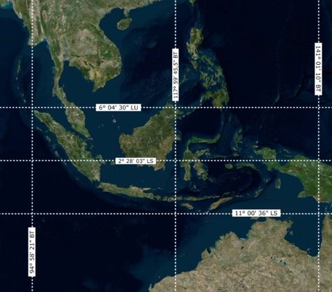 Titik potong dua garis tersebut tepat berada di Selat Makassar. Dan daratan terdekat dari titik tengah tersebut adalah Pulau Ambo, jaraknya sekitar 10 Kilometer.