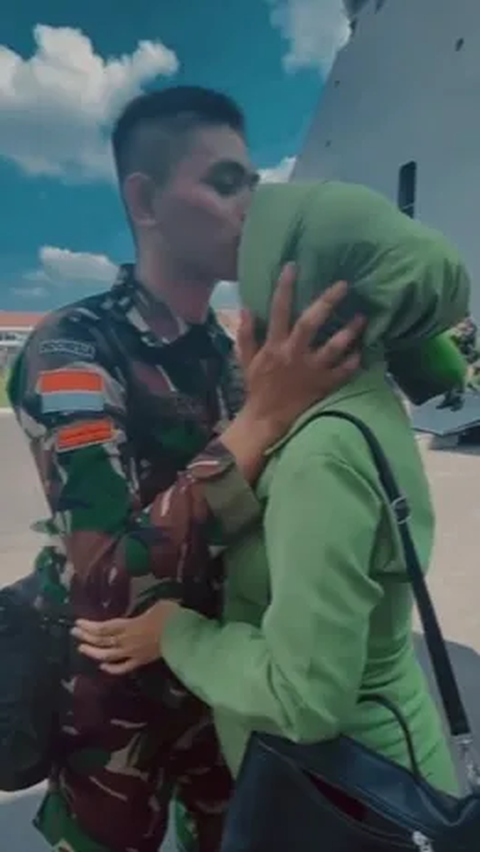 Momen Haru Istri Anggota TNI Ditinggal Tugas Suami, Tak Kuasa Tahan Tangis Kondisi Sedang Hamil