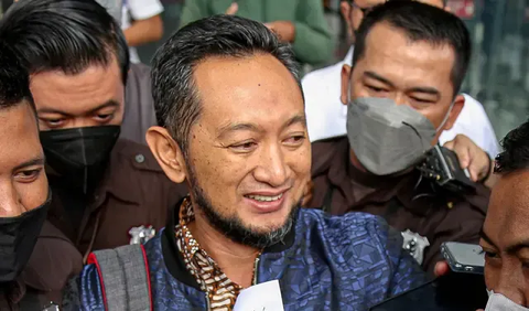 Modusnya, Andhi menjadi makelar barang di luar negeri dan memberi karpet merah kepada pengusaha yang bergerak di bidang ekspor-impor. Andhi melakukan aksinya itu sejak 2012 hingga 2022.