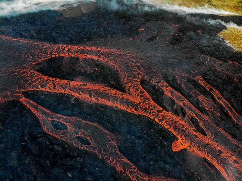 FOTO: Potret Menakjubkan Erupsi Gunung Api di Islandia yang Pikat Wisatawan