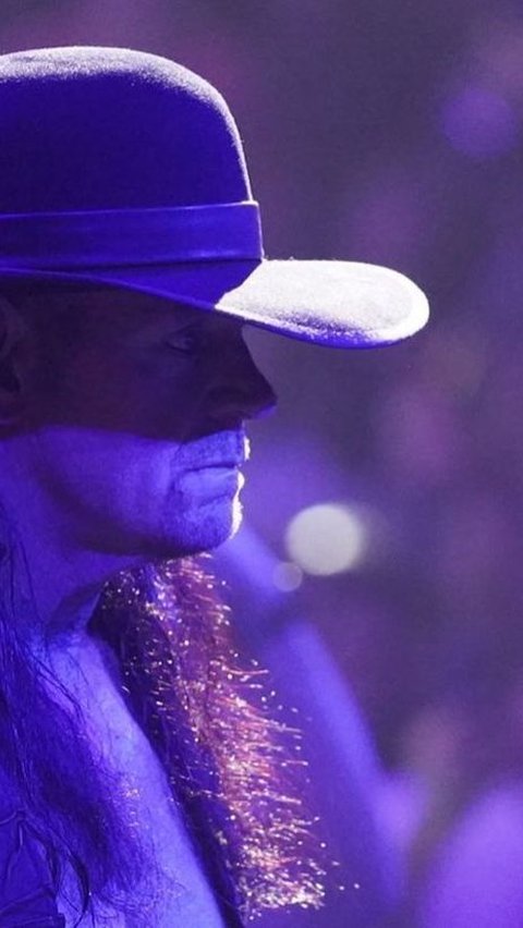 Lindungi Istrinya, Aksi Legenda WWE The Undertaker Pelototin Ikan Hiu Disorot Warganet