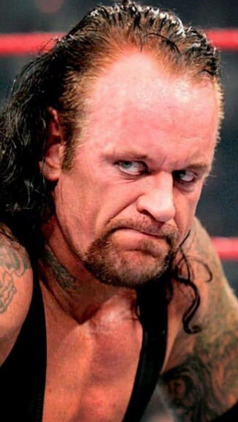 Lindungi Istrinya, Aksi Legenda WWE The Undertaker Pelototin Ikan Hiu Disorot Warganet