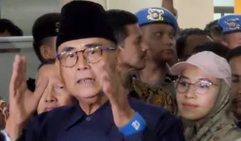 Mantan Wakil Bupati Indramayu Lucky Hakim mengaku sempat ingin 'menyemprot' Pimpinan Ponpes Al-Zaytun, Panji Gumilang.