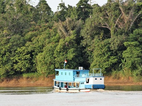 2. River Cruise Mahakam