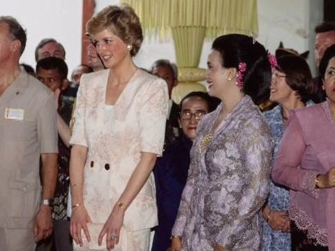 Potret Pangeran Charles & Putri Diana Nonton Tari di Kraton Yogyakarta Tahun 1989, 'Masih Pada Muda'