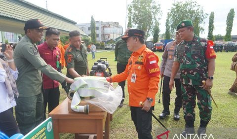 Mereka juga mengutamakan pendekatan dengan masyarakat berupa sosialisasi dan edukasi. Kemudian sudah ada pos-pos yang sudah disiapkan untuk mengantisipasi terjadinya karhutla sehingga cepat tertangani dan tidak melebar.