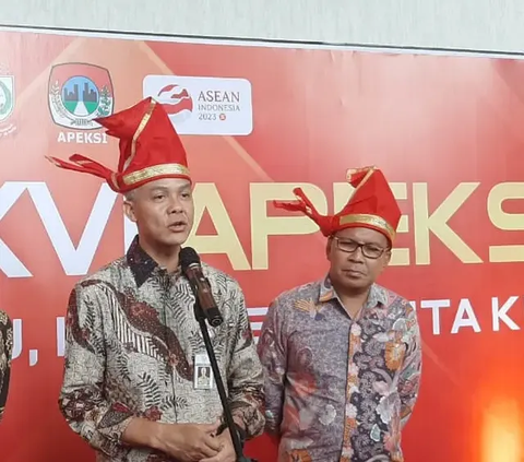 Bacapres, Ganjar Pranowo mendapatkan kesempatan pertama untuk memaparkan gagasannya. Dalam paparannya, Gubernur Jawa Tengah ini menyinggung soal pembangunan yang dilakukan oleh Presiden Joko Widodo.
