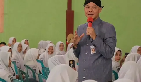 Gubernur Jawa Tengah ini menyebut proyek IKN akan mewujudkan mimpi Indonesia di masa depan. Ganjar mengatakan bahwa dengan berpindahnya IKN dari Jakarta ke Kalimantan, akan mengubah pola pikir dan perilaku masyarakat Indonesia ke depan.