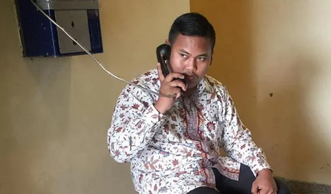 Hasbi menyebut Akbar meminta uang kepada kliennya. dengan dalih biaya tambahan operasional untuk pengiriman kendaraan ke Kendari. Namun, setelah uang dikirim bertahap, ternyata mobil tak kunjung datang.