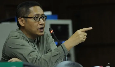 Pasek mengatakan alasan rela menyerahkan jabatan Ketua Umum PKN kepada Anas.