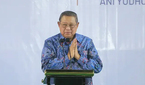 SBY mendengar, ada ancaman kepada pimpinan partai bakal ditersangkakan oleh kasus hukum bila tidak ikut perintah Jokowi tersebut.