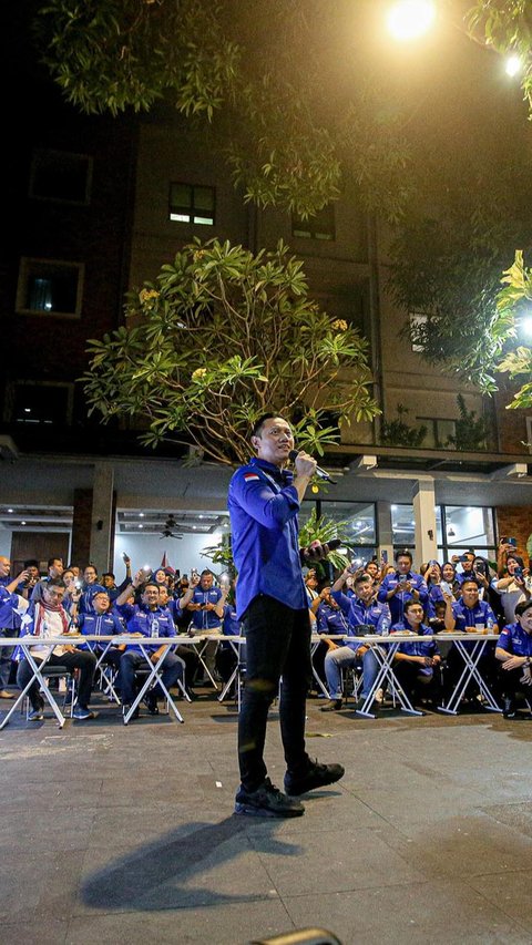 Di hadapan para kadernya, AHY menyinggung soal pemimpin bangsa yang ikut cawe-cawe dalam Pemilu 2024. Dia menilai, instrumen kekuasaan negara yang ikut cawe-cawe akan sangat berbahaya.