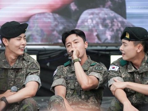 Dua member SF9 Inseong dan Youngbin akan segera menyelesaikan kegiatan camp militer mereka. Sebelumnya Inseong mulai menjalani wamil pada 21 Maret 2022, sedangkan Youngbin pada 29 Maret 2022. Keduanya masuk menjadi tentara aktif sebelum akhirnya tergabung dalam band militer.