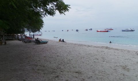 Dia menyatakan selama kondisi cuaca buruk yang terjadi sejak sepekan terakhir sudah ada 15 penerbangan heli landing di Helipad di Pulau Gili Trawangan.