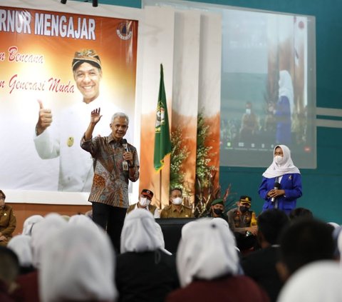 Gubernur Jawa Tengah (Jateng) Ganjar Pranowo kembali memberikan imbauan kepada seluruh masyarakat soal kanal aduan untuk mencegah pungutan liar (pungli) di lingkungan sekolah.