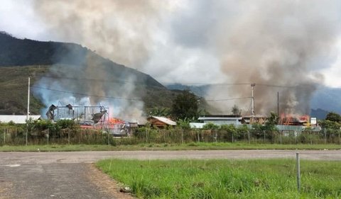Sebanyak 69 bangunan di Dogiyai, Papua dibakar.