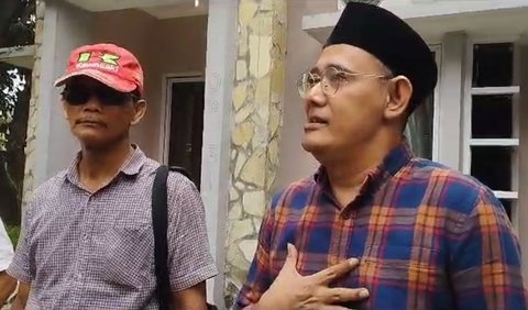 Ketua RW perumahan Serpong Park, Imam Mahendra menerangkan kalau BD, TM dan seorang anak balitanya baru sebulan tinggal mengontrak di rumah kawasan Serpong Park.