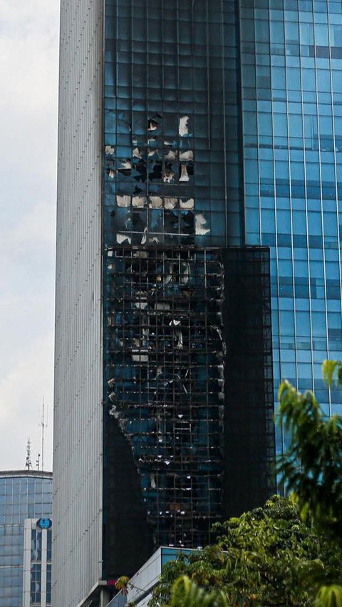 Kebakaran diketahui terjadi sekitar pukul 10.03 Wib dengan titik api berada di lantai tujuh Gedung K-Link Tower.