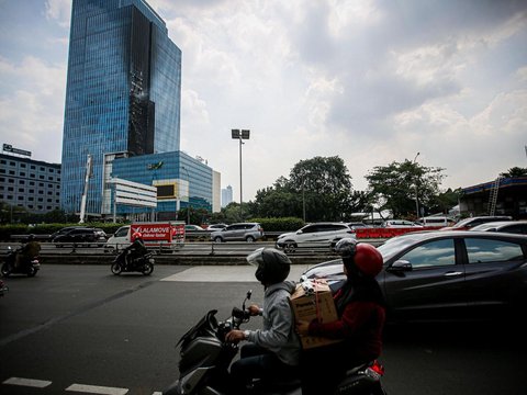 FOTO: Kondisi Gedung K-Link Tower di Jalan Gatot Subroto Dilalap Kebakaran, 21 Mobil Damkar Dikerahkan