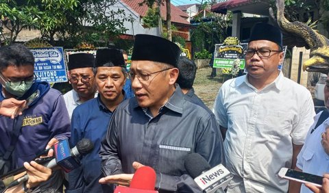 Ia beranggapan bahwa semua orang tidak ada yang memiliki derajat yang lebih tinggi maupun lebih rendah di mata hukum.