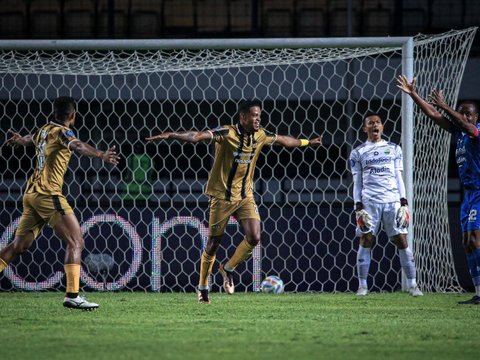 FOTO: Momen Persib Gagal Menangkan Duel Lawan Dewa United yang Bikin Luis Milla Out