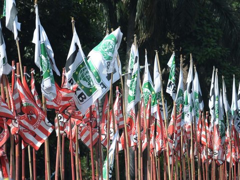 FOTO: Potret Bendera Parpol Sudah Bertebaran Meski Belum Masuk Masa Kampanye Pemilu 2024