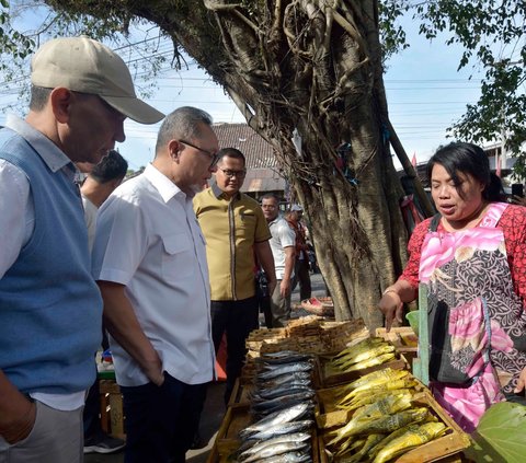 Mendag Zulkifli Hasan mengungkapkan, harga cabai masih terlalu murah. Salah satunya disebabkan suplai yang berlebihan dan permintaan yang berkurang.