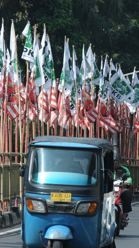 Lantas, apakah pemasangan atribut parpol di luar masa kampanye ini merupakan bentuk pelanggaran?