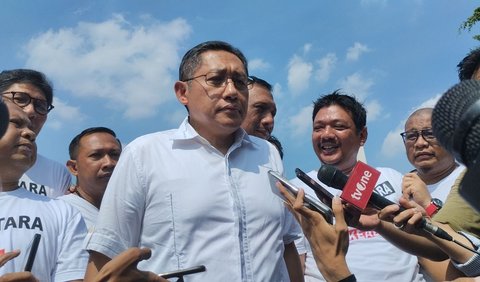 Meski dalam urusan politik di masa lampau menjerumuskannya ke ranah hukum, Anas mengaku tidak kapok kembali bergelut dengan dunia politik tanah air. Bagi dia, politik ialah panggilan untuk menjadi petugas publik.