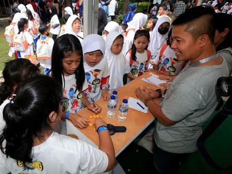 FOTO: Keseruan Anak-Anak Belajar Literasi Keuangan Lewat Game