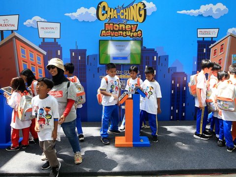 FOTO: Keseruan Anak-Anak Belajar Literasi Keuangan Lewat Game