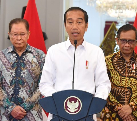 Jokowi pun mengajak relawan ABJ untuk bisa fokus bekerja dalam profesinya masing-masing dan tidak terbelenggu dukung mendukung calon sebelum semuanya terihat jelas.