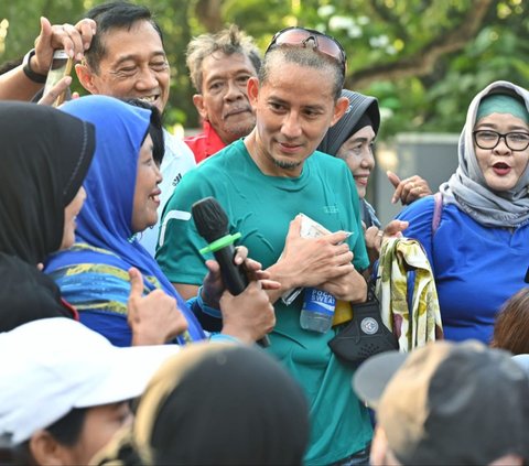 Menteri Pariwisata Dan Ekonomi Kreatif (Menparekraf) Sandiaga Uno memberikan dukungan nyata kepada UMKM lewat kegiatan dari HR Academy (Human Capital Solutions) dan Batur Sandi Uno yaitu UMKM EXPO HRA Surabaya. Kegiatan tersebut berlangsung di Taman Bungkul, Surabaya, Jawa Timur.