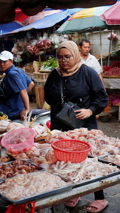 Dinas Ketahanan Pangan, Kelautan dan Pertanian (KPKP) DKI Jakarta berupaya menstabilkan harga ayam potong di pasaran.