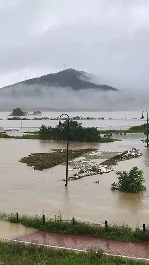 Infrastruktur Jalan, Rumah Hingga Ladang Rusak Parah Akibat Banjir di Korsel