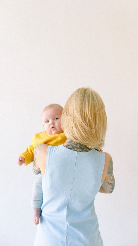 Upaya orangtua dalam membantu bayi bersendawa ini penting untuk dilakukan dengan sabar dan telaten.